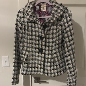 Stylish Black and White Houndstooth Jacket